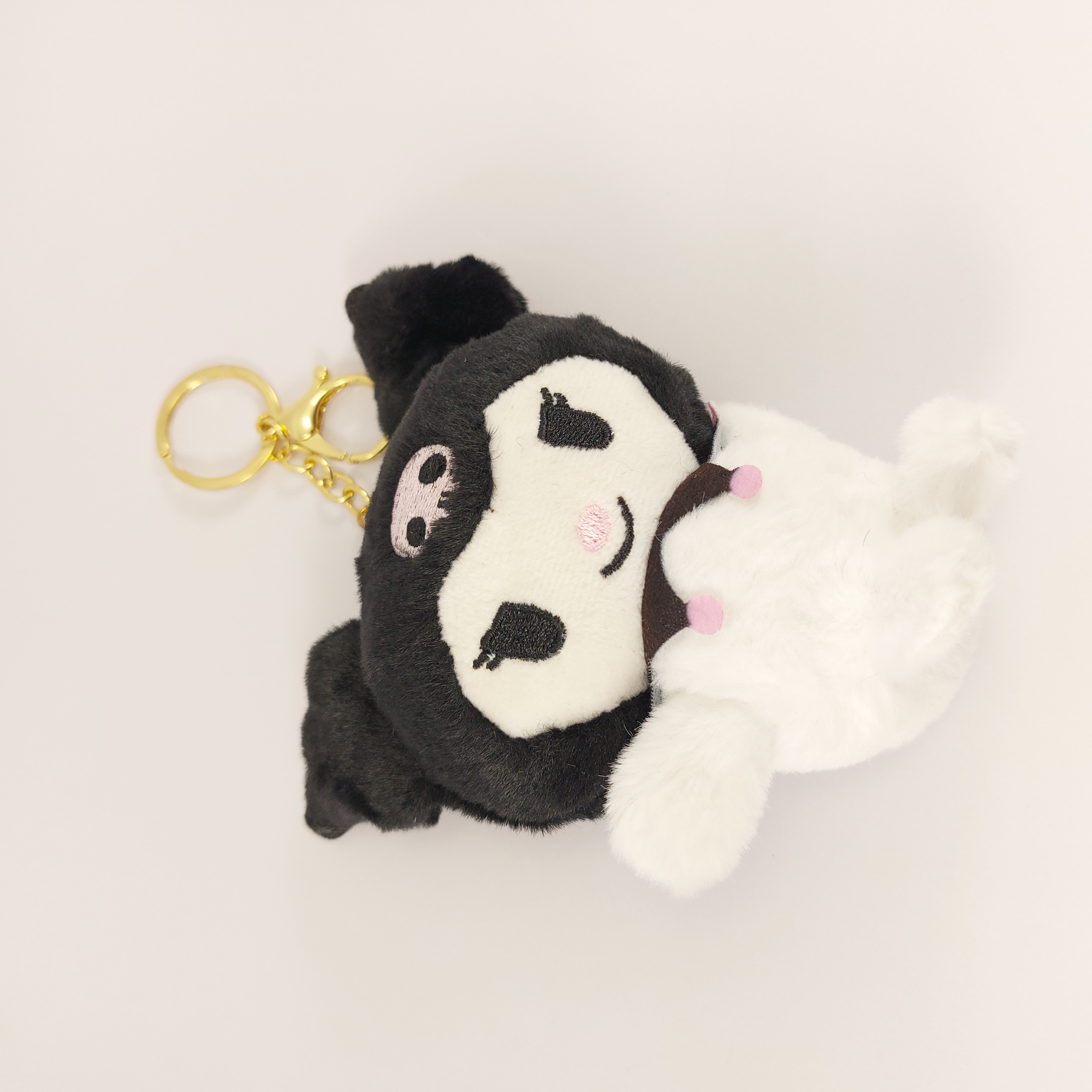 LLAVERO DE KUROMI NEGRA CON BLANCO LLA6